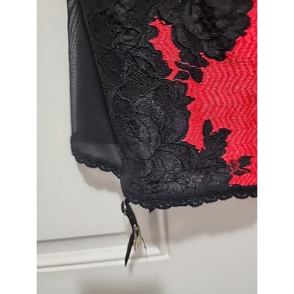 Victoria’s Secret Y2K Red Black Lace Fitted Stretch Teddy Garters Size 34B - Picture 3 of 9
